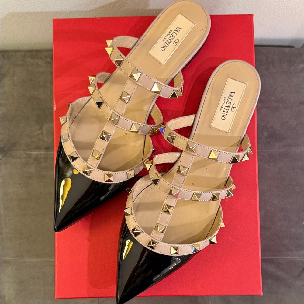 🖤 Authentic Valentino Rockstud Caged Patent Leather Flat Mules Black/Poudre 🖤 - Picture 4 of 15